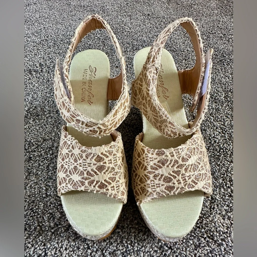 None woman’s sandals
